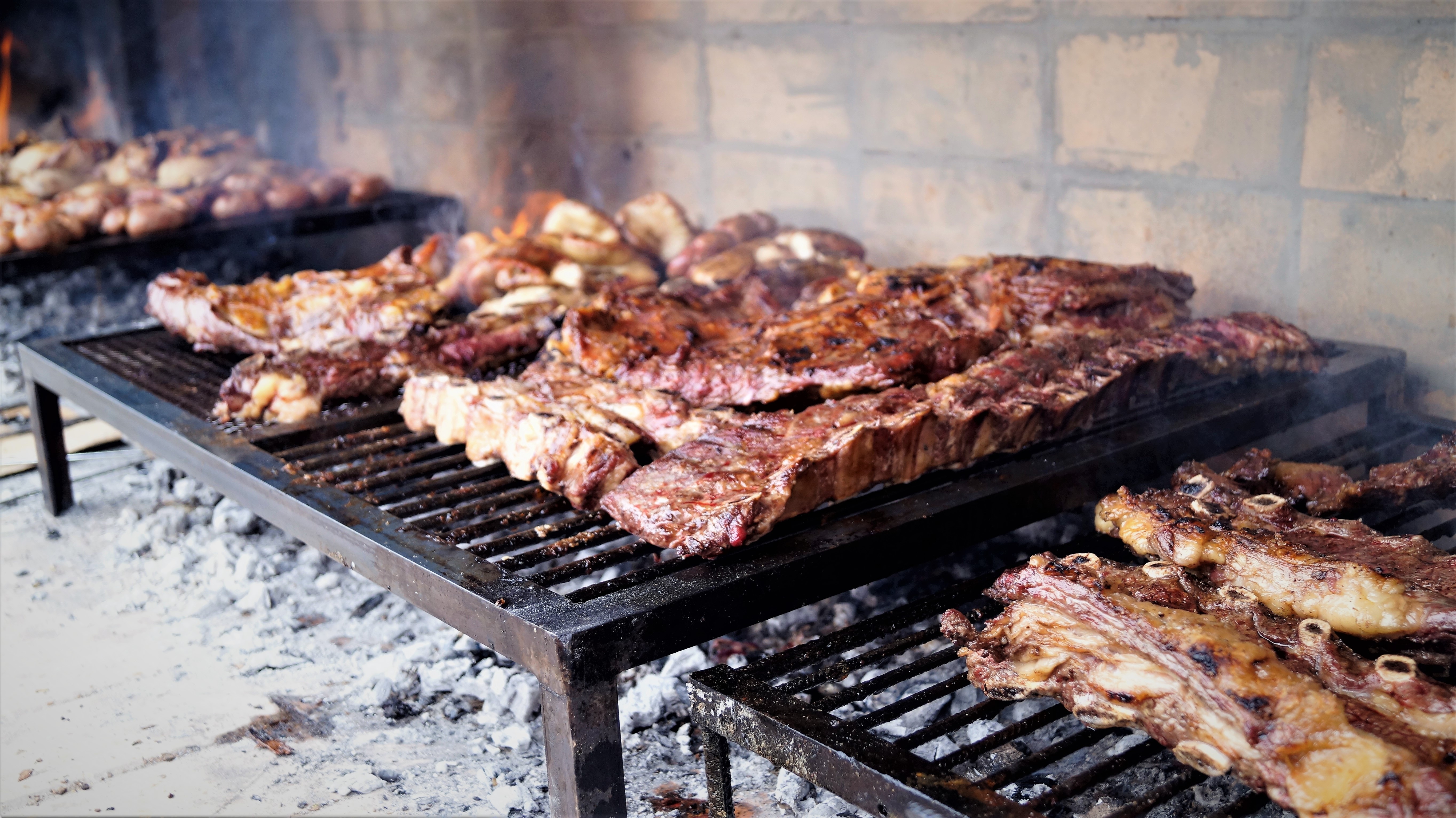 Asado (Sumber gambar: Deby Rodriguez/Unsplash)
