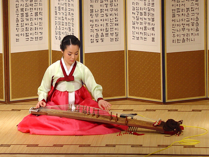 Alat musik kayagum (Sumber: fraryguitar.com)