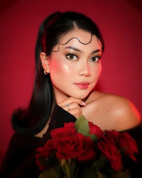 Bold Make Up (Sumber Foto: Instagram/@real.hanummegaa)