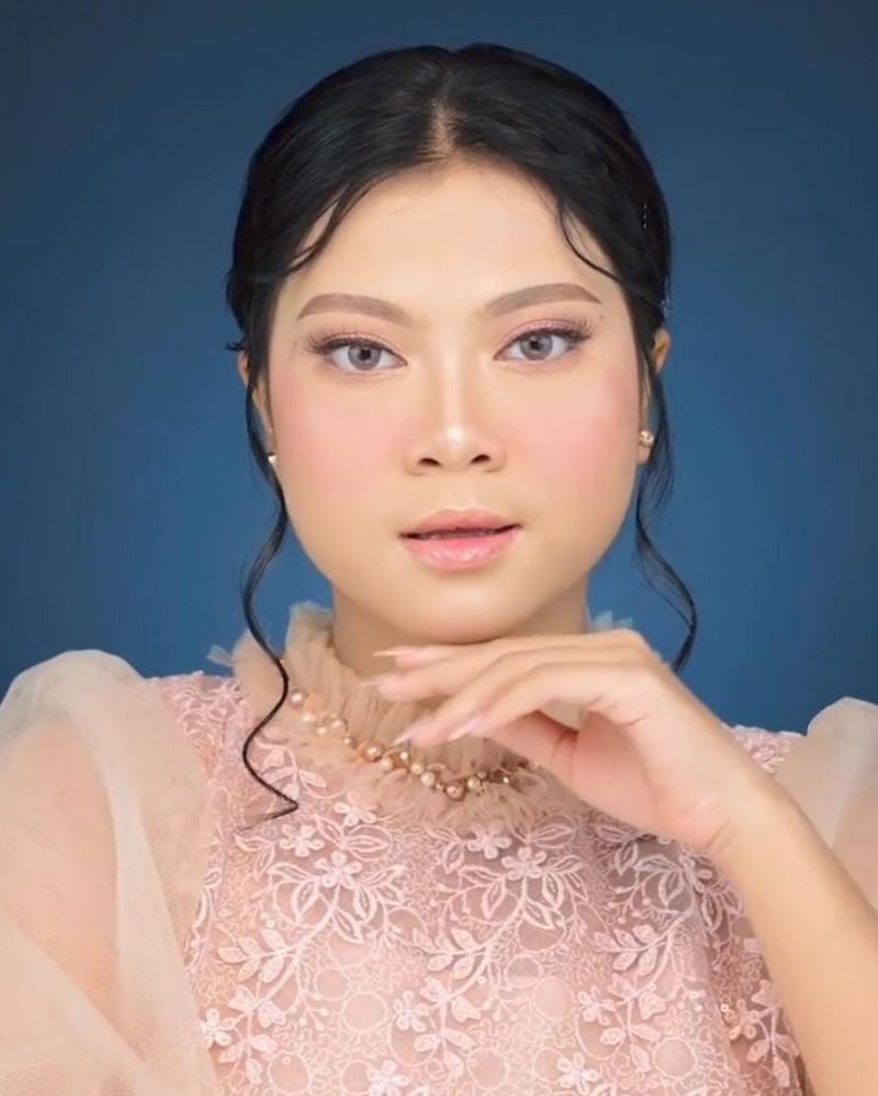 Natural Makeup (Sumber Foto: Instagram/@real.hanummegaa)