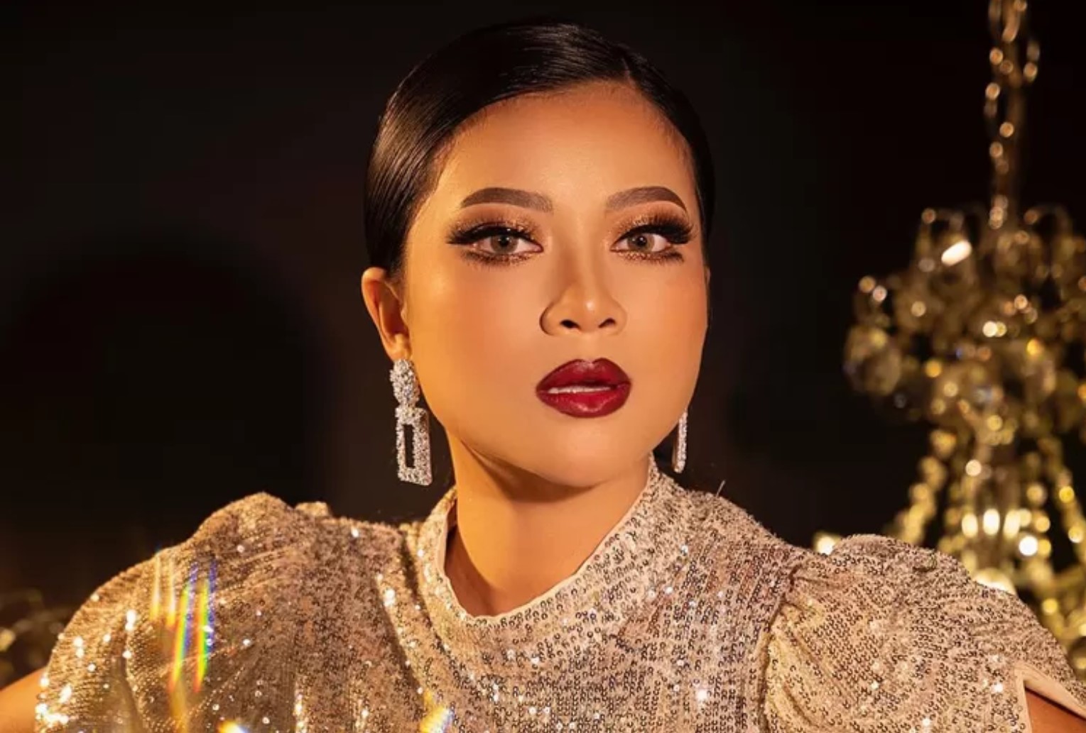 Glamour Makeup (Sumber Foto: Instagram/@real.hanummegaa)