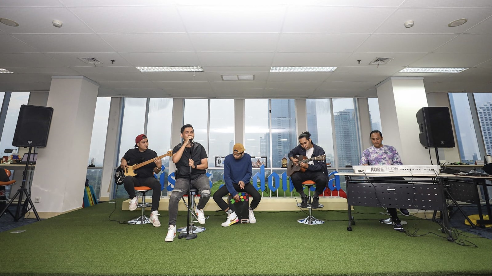 Lyla saat menyambangi Wisma Bisnis Indonesia. (Sumber gambar : Arief Hermawan/Bisnis Indonesia)