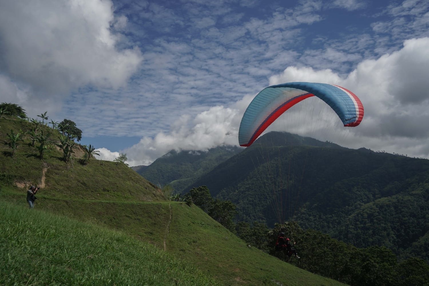 Paralayang (Sumber gambar: Festival Lestari/LTKL)
