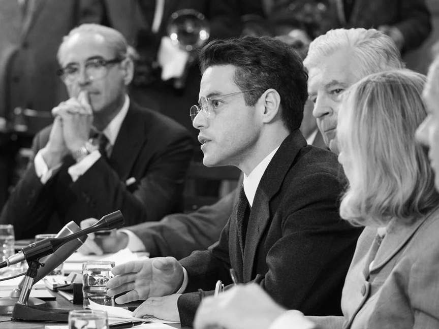 Rami Malek sebagai David Hill.