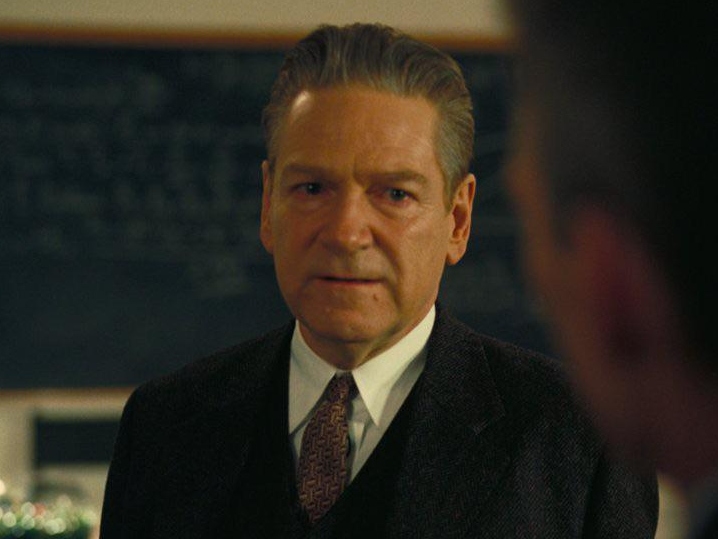 Kenneth Branagh sebagai Niels Bohr. 