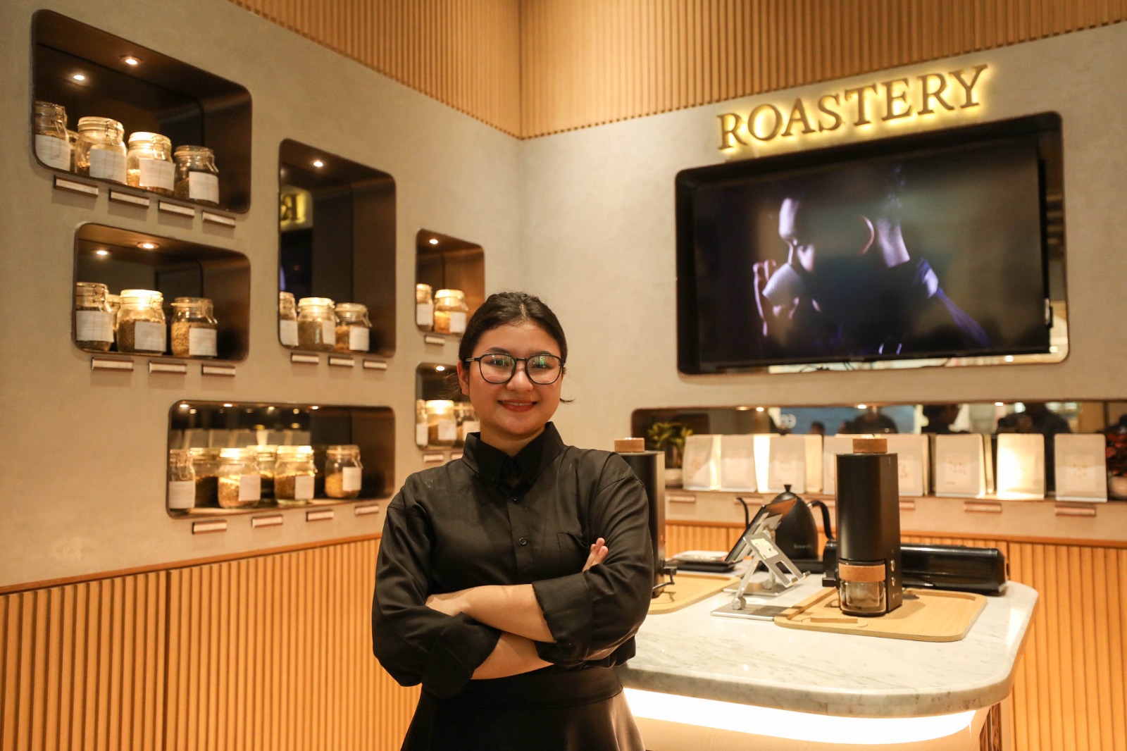 Barista & Store Manager Kenangan Heritage Zsa Zsa Nur Istiqomah (sumber gambar : Eusebio Chrysnamurti)