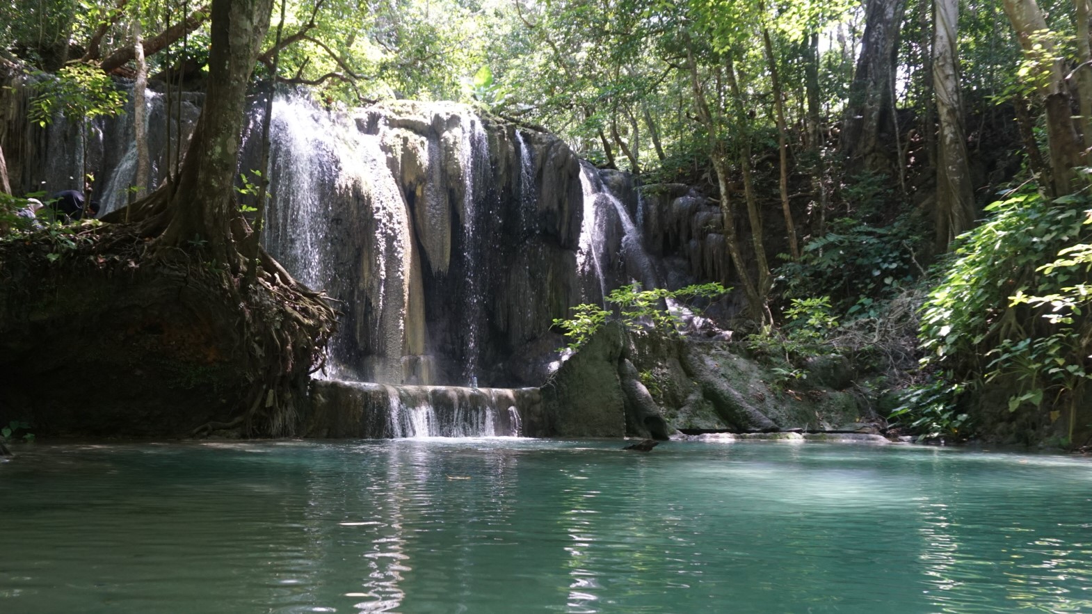 Air Terjun Mata Jitu, Pulau Moyo, Sumbawa. (Sumber foto: Hypeabis.id/Sarah Jauhari)