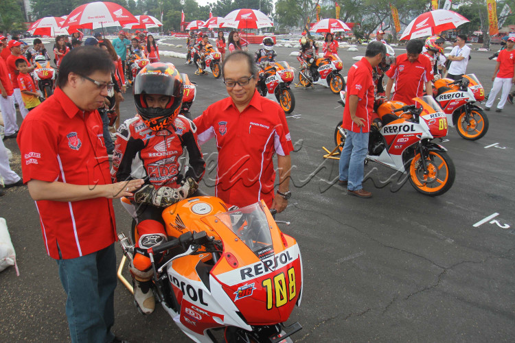 LOMBA FOTO EKSPRESI KEMERDEKAAN