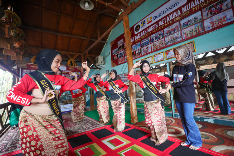 LOMBA FOTO EKSPRESI KEMERDEKAAN