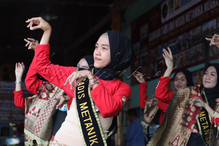 LOMBA FOTO EKSPRESI KEMERDEKAAN