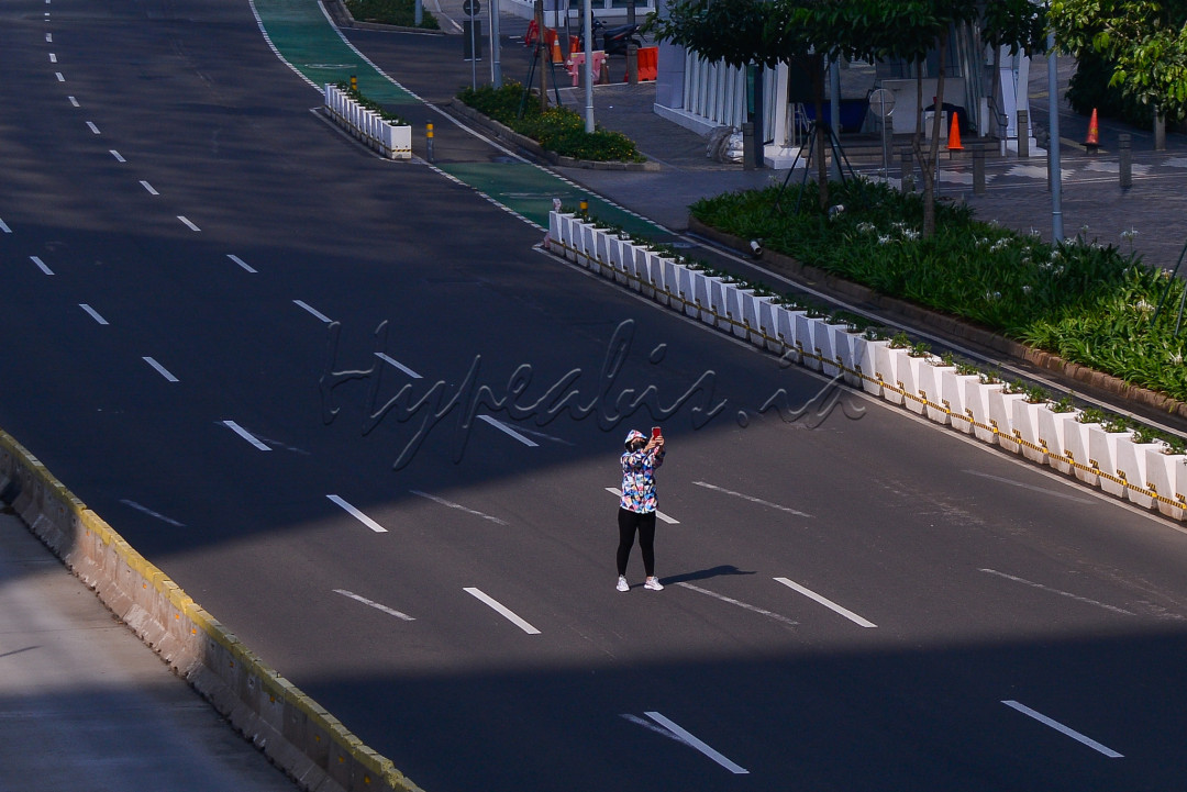 Jalan-jalan utama ibu kota terasa sunyi senyap di hari pertama Pemberlakuan Pembatasan Kegiatan Masyarakat (PPKM) Darurat.