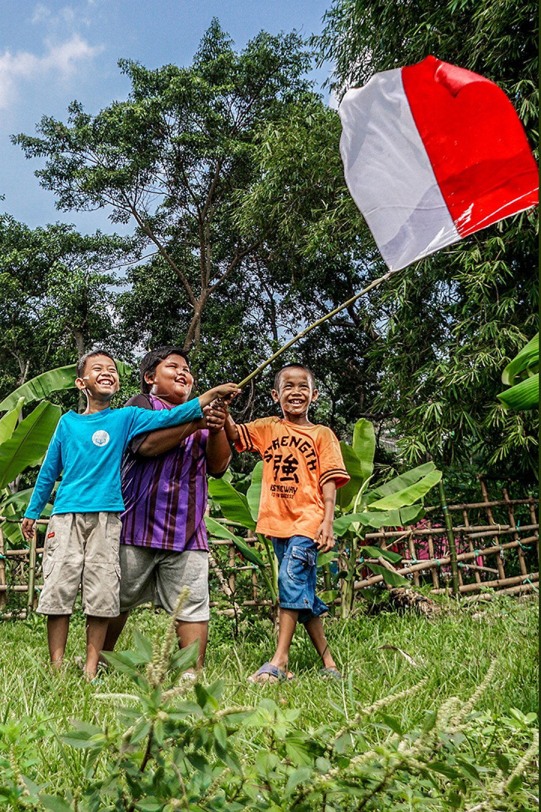 Saat ini rasa Merdeka seharusnya adalah bahagia yang penuh dengan energi tawa yang spontanitas<br />
Merdeka bangsa ini adalah warisan terbaik bagi generasi muda selanjutnya, yang akan mengisi kemerdekaan dengan semangat untuk tetap menjaga kebahagiaan negri Indonesia <br />

