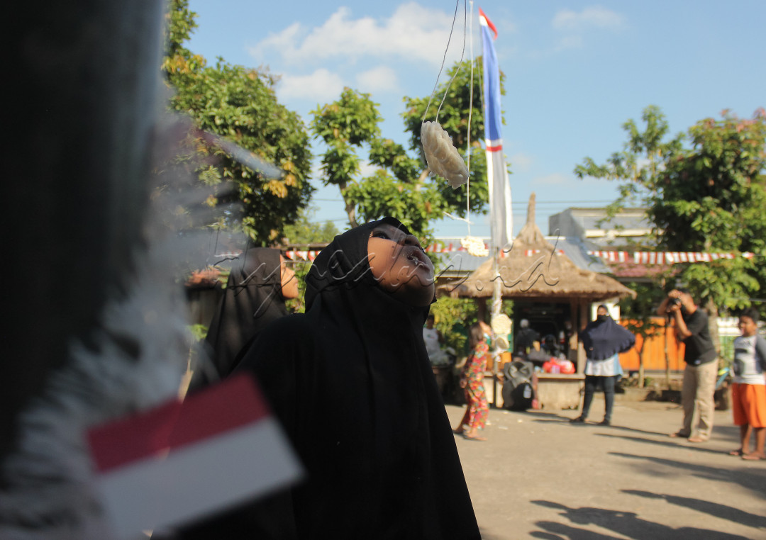 lomba makan krupuk salah satu lomba yg di selanggarakan untuk memperingati hari Kemerdekaan Republik Indonesia yg ke 76 tahun dan sebagai ajang untuk meningkatkan imunitas tubuh.