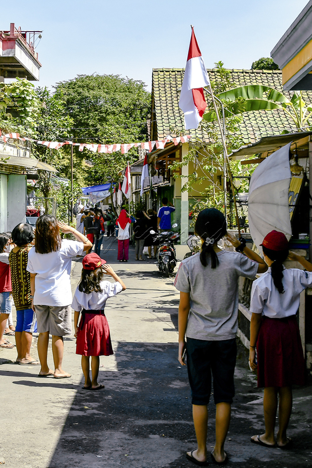 Mengingat masih dalam masa pandemi dan PPKM, maka peringatan detik-detik proklamasi HUT ke-76 RI cukup dirumah saja.