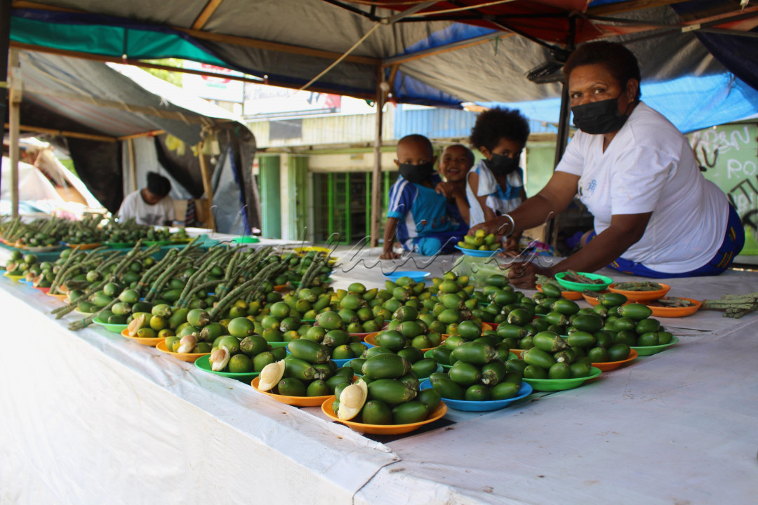 Pinang Merupakan salah satu jenis tanaman buah-buahan yang tumbuh di daerah Papua. Pemanfaatan buah pinang menjadi salah satu jenis usaha mama-mama di Papua adalah salah satu bentuk dalam memajukan ekonomi micro dan menengah. melalui lomba Ekspresi kemerdekaan yang diadakan oleh Hypeabis.id diharapkan pengenalan UMKM pinang bagi mama-mama di Papua bisa dipublikasikan dan berkembang khususnya dimasa pandemic Covid-19. Dirgahayu Republik Indonesia Ke 76 Tahun Indonesia Tangguh, Indonesia Tumbuh.<br />
#Pinang_bangkitkan_UMKM<br />
#Merdeka_dari_tekanan_ekonomi.<br />
<br />
<br />
