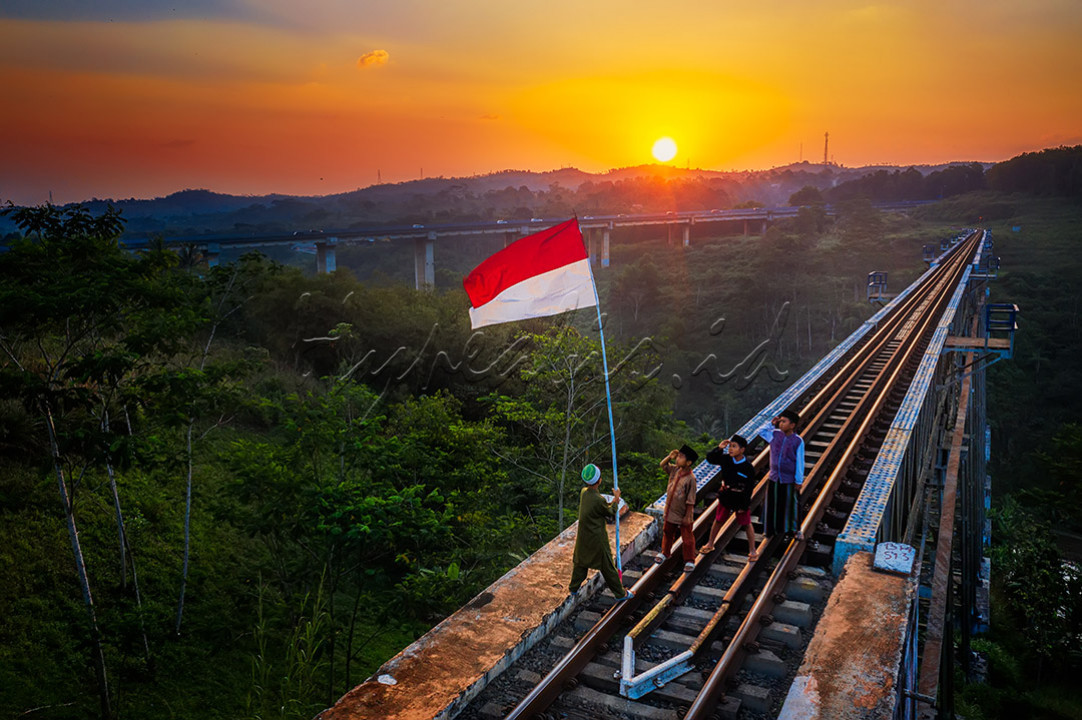 Sejatinya bangsa ini dititipkan oleh founding parent bangsa untuk generasi penerus bangsa.