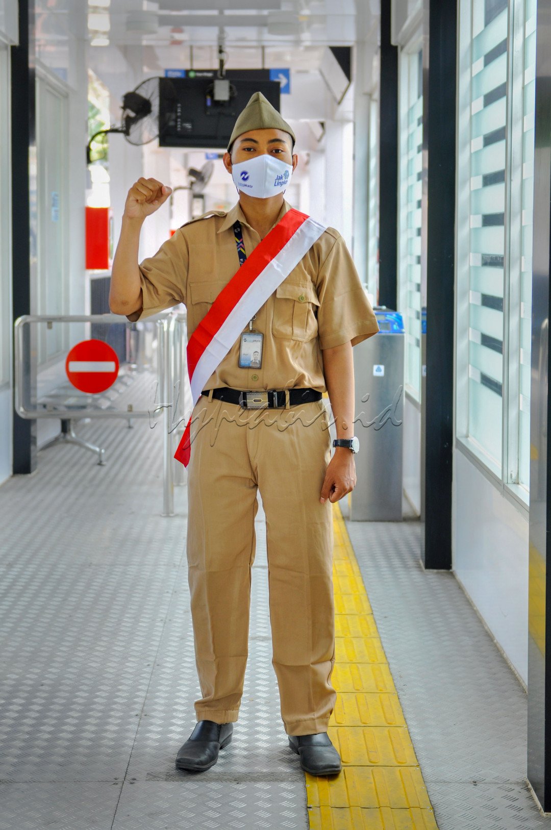 Ada peraturan baru di Jakarta yaitu, setiap penumpang atau pengguna layanan transportasi umum ataupun moll, pengguna diwajibkan menunjukan surat atau sertifikat telah divaksin minimal dosis pertama. Maka dari itu pelan tapi pasti herd immunity akan terbentuk sehingga merdeka dari covid 19 itu akan terjadi.<br />
Merdeka!!!