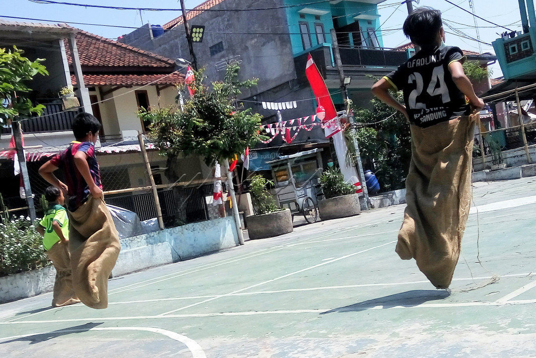 Permainan lawas yang tak pernah absen menyapa, melegenda, tanpa pernah kehilangan peserta, di hari kita berbangga sebagai bangsa di hari merdeka, 17 Agustus 2021.