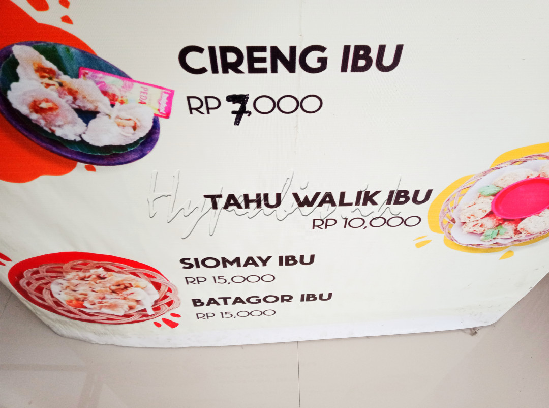 <br />
Ibu, sosok yang selalu ikut berperan dalam masa-masa sulit. Tidak hanya di saat masa perjuangan kemerdekaan. Tetapi masa sulit seperti saat ini, tekanan ekonomi yang begitu hebat. Dengan gayanya ibu berusaha membantu keluar dari himpitan masalah ekonomi.<br />
