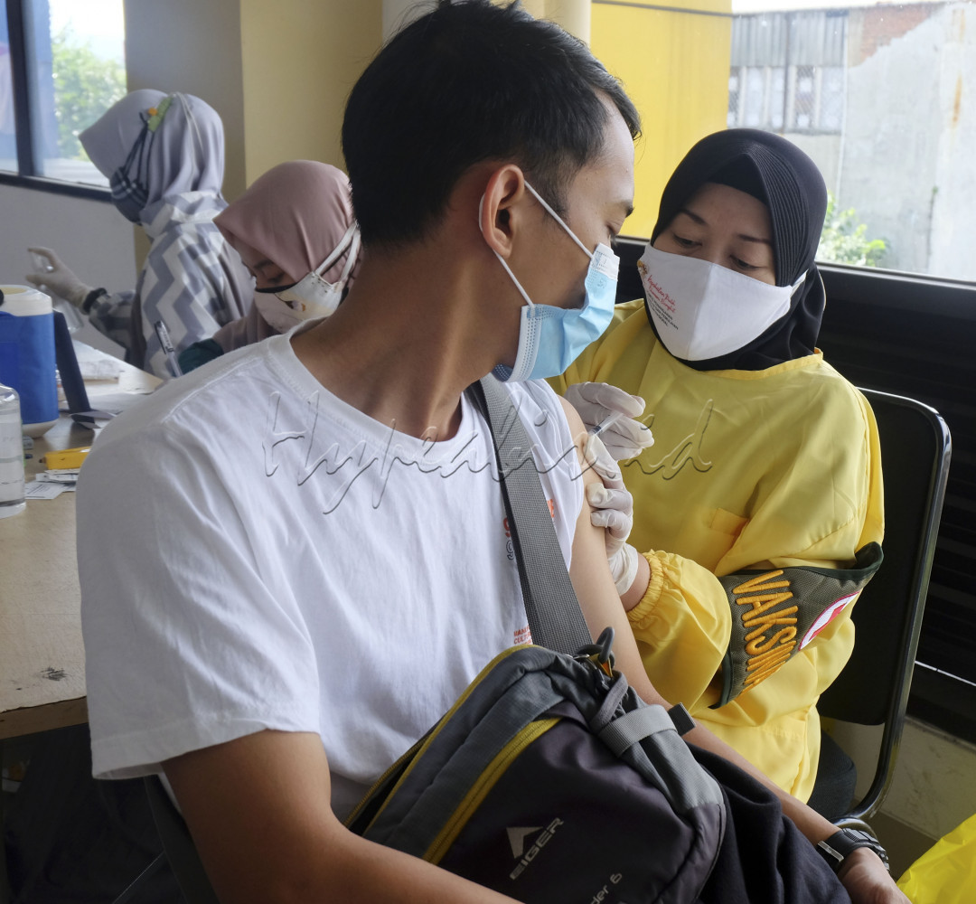 Merdeka adalah mendapatkan hak dan kesempatan yang sama untuk mendapatkan vaksinasi agar terciptanya Herd Immunity sebagai kekuatan untuk melawan pandemi Covid-19.