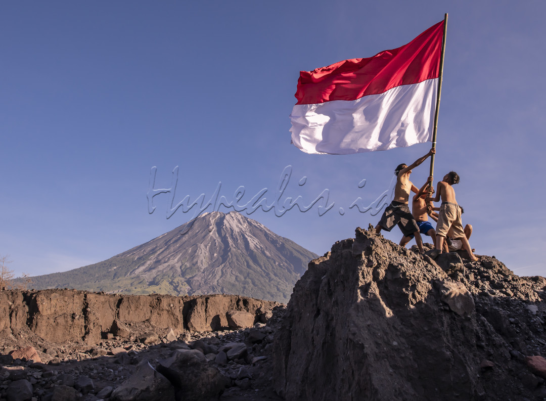 semangat nasionalisme membuat optimisme untuk melawan pandemi dan permasalahan ekonomi bersama