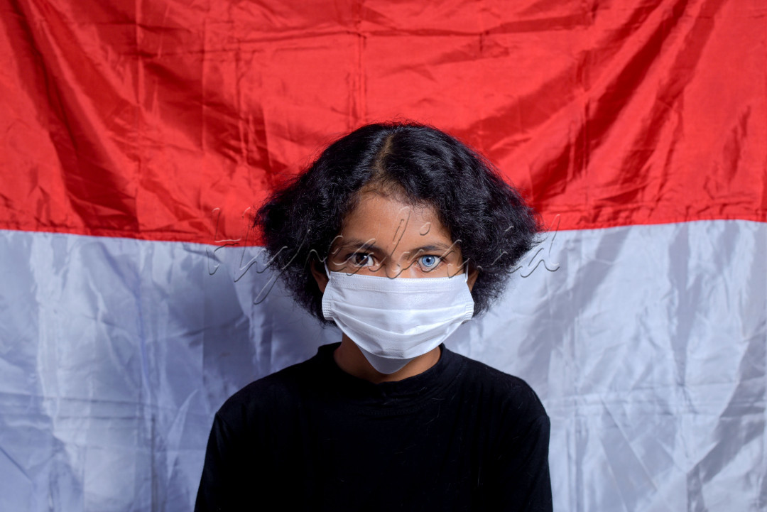 berikut cerita potrait masa pandemi di negri kita ini, semenjak pandemi covid-19 melanda negri kita indonesia, semenjak itu pula aktivitas kehidupan masyarakat di negri ini mengalami keterbatasan, baik itu aktivitas keluar rumah,bekerja,berjualan dan aktivitas berkumpul dalam bentuk acara di tiadakan, tindakkan ini di berlakukan oleh pemerintah bertujuan untuk mengurangi dampak tertularnya masyarakat dari penyebaran visrus covid-19 ini. kampanye prokes yang ketat , serta himbauan untuk melakukan vaksinasi bagi seluruh golongan masyarakat di berlakukan , guna mengurangi penyebaran virus ini.