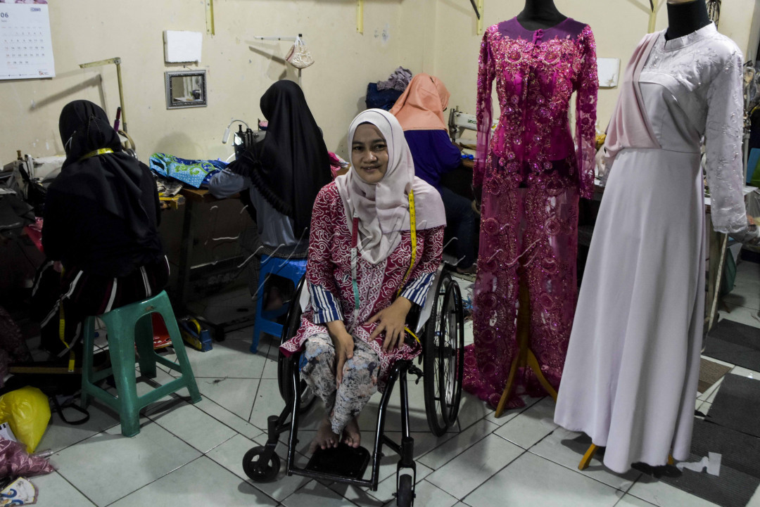 Hidayah Ratna Febriani atau yang akrab disapa Ida punya satu rumah produksi kebaya bernama "Ida Modiste". Kendati kakinya tidak bisa digunakan secara semestinya namun Ida sudah merintis rumah produksi kebaya itu sejak tahun 1996.<br />
<br />
Sampai sekarang produk Ida Modiste banyak dipakai orang termasuk para pejabat seperti Siti Atiqoh (istri Gubernur Jawa Tengah Ganjar Pranowo) dan Tia Hendi (Istri Hendrar Prihadi Wali Kota Semarang). Bahkan saat ini Ida bisa memberdayakan masyarakat untuk membantu dalam produksi kebaya dan juga termasuk beberapa penyandang disabilitas.<br />
<br />
Usaha Ida ini cukup membuktikan jika dia bisa merdeka, baik dari hambatan pada tubuhnya maupun ketergantungan kepada orang lain