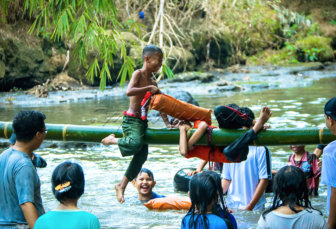 Bebas bermain dan berekspresi bersama teman merupakan hal yang paling dinantikan oleh anak-anak. 