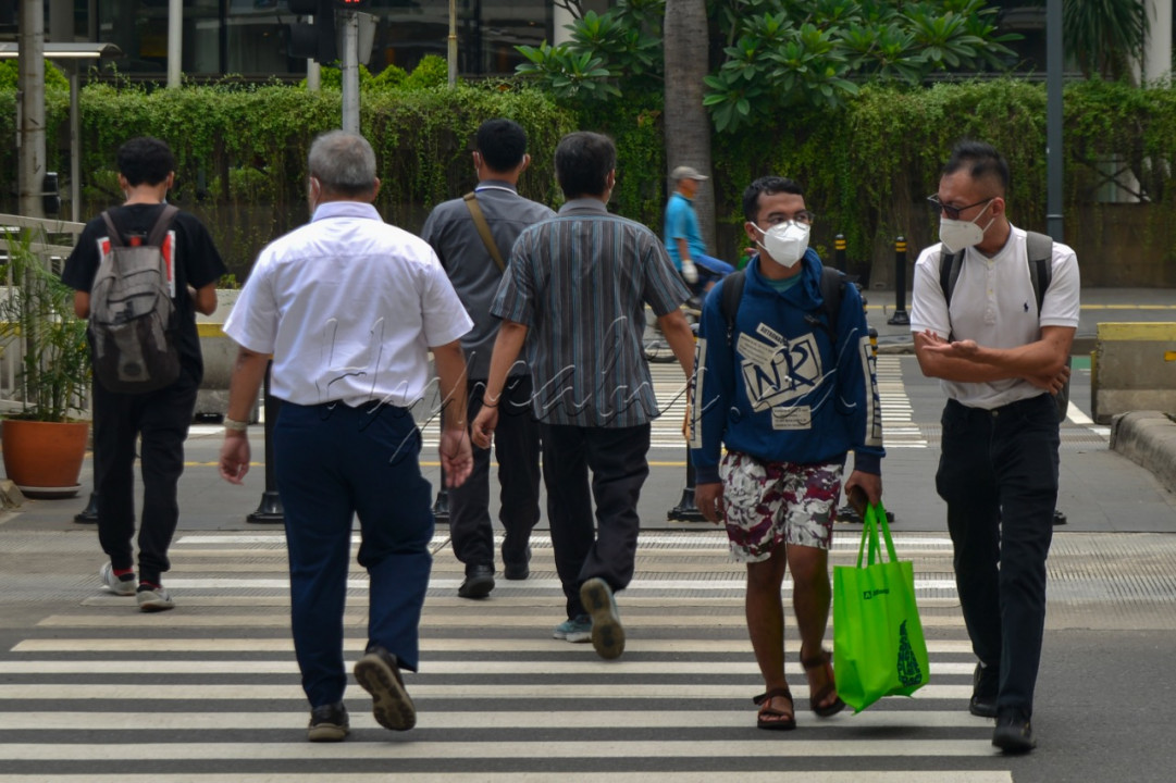 Sebagian warga mulai kembali beraktivitas di tengah kebijakan PPKM Level 3 di Jakarta. 
