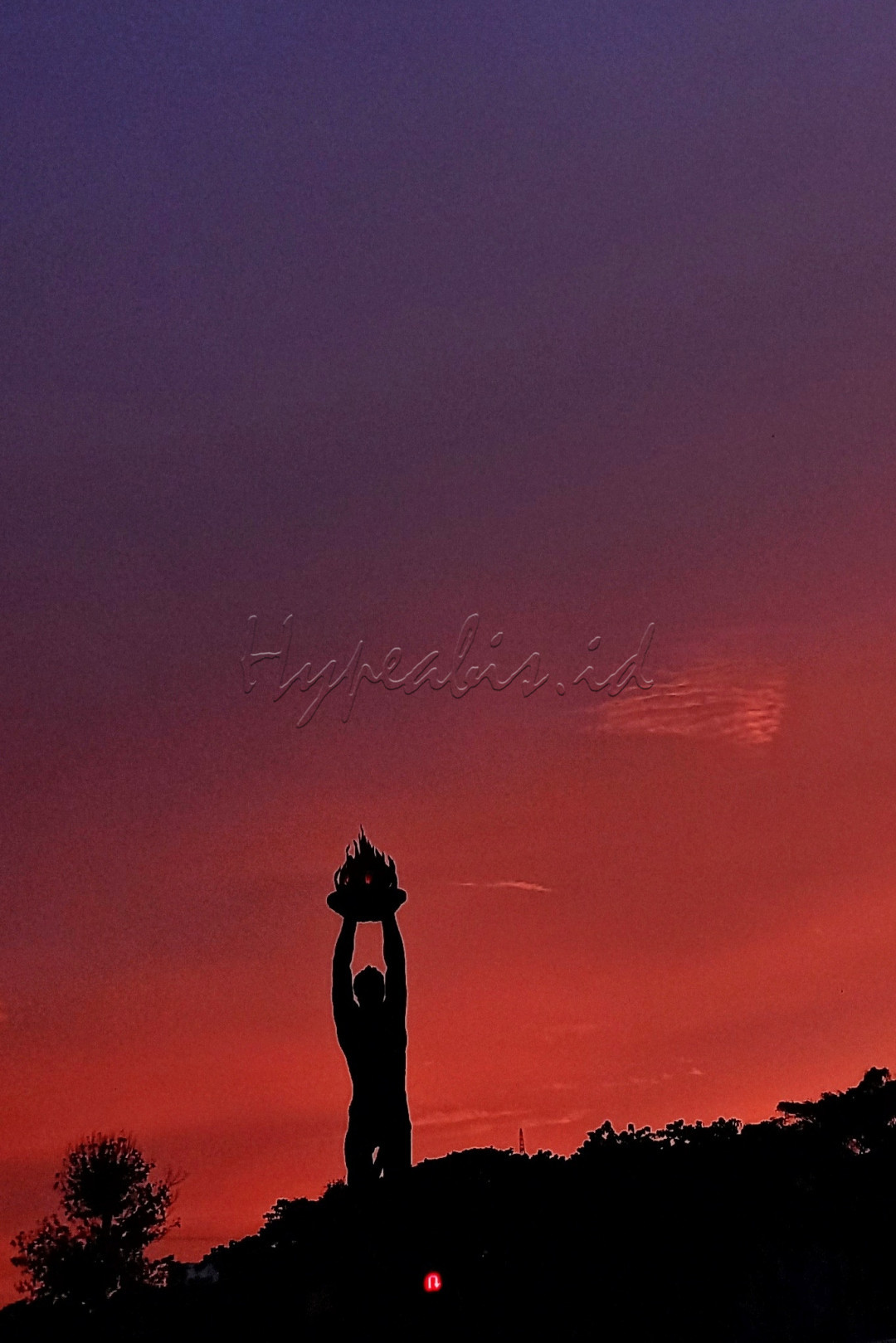 Patung Pemuda Membangun saat senja di Jakarta. Momen senja itu spesial, hanya datang pada waktu tertentu. Saat dia datang, dia akan membawa keindahan.<br />
<!--/data/user/0/com.samsung.android.app.notes/files/clipdata/clipdata_bodytext_211003_235558_447.sdocx-->