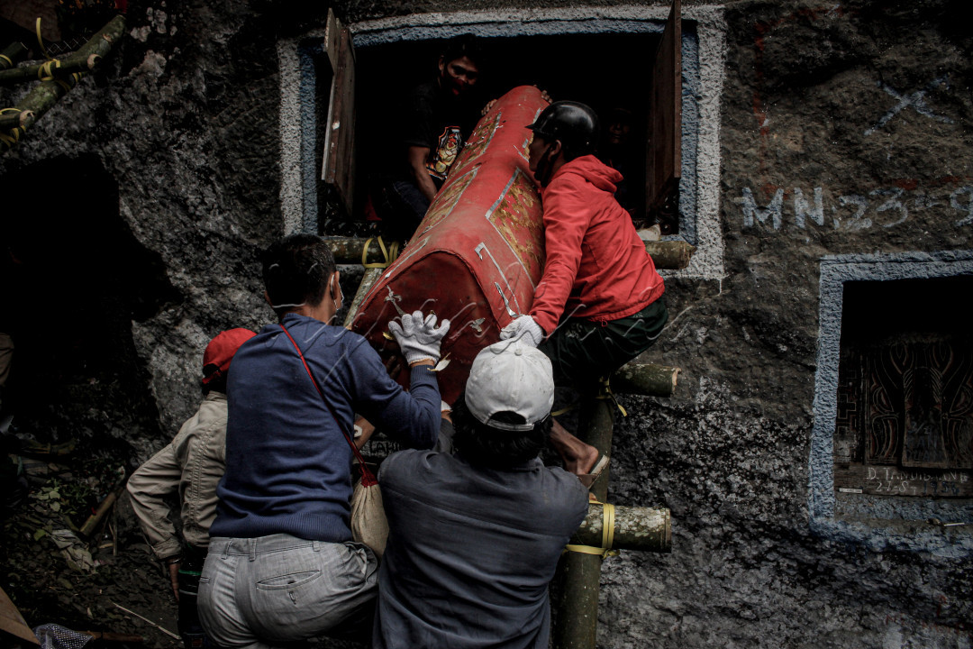 Ritual Ma' Nene' merupakan sebuah ritual adat dalam budaya Suku Toraja. Ritual ini merupakan sebuah ritual di mana mayat yang berusia puluhan bahkan ratusan tahun yang lalu dikeluarkan dari dalam liang kuburan untuk dibersihkan dan diganti baju dan kainnya. 