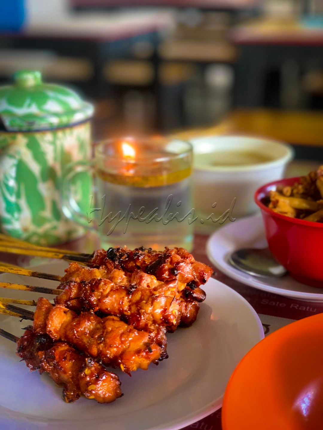 Masakan modern yang dikemas dengan bumbu tradisional menjadi salah satu makanan khas yang patut di coba. Sate ayam yang dibalut dengan olahan bumbu rempah nusantara menjadi perpaduan rasa yang sangat lezat. Bukan hanya merasakan lembutnya daging ayam ,tetapi juga merasakan hangatnya bumbu khas Indonesia.<br />
<br />
<br />
<br />
#lombqfotobisnisindonesia<br />
#hypeabisid<br />
#bisnisindonesiafoto