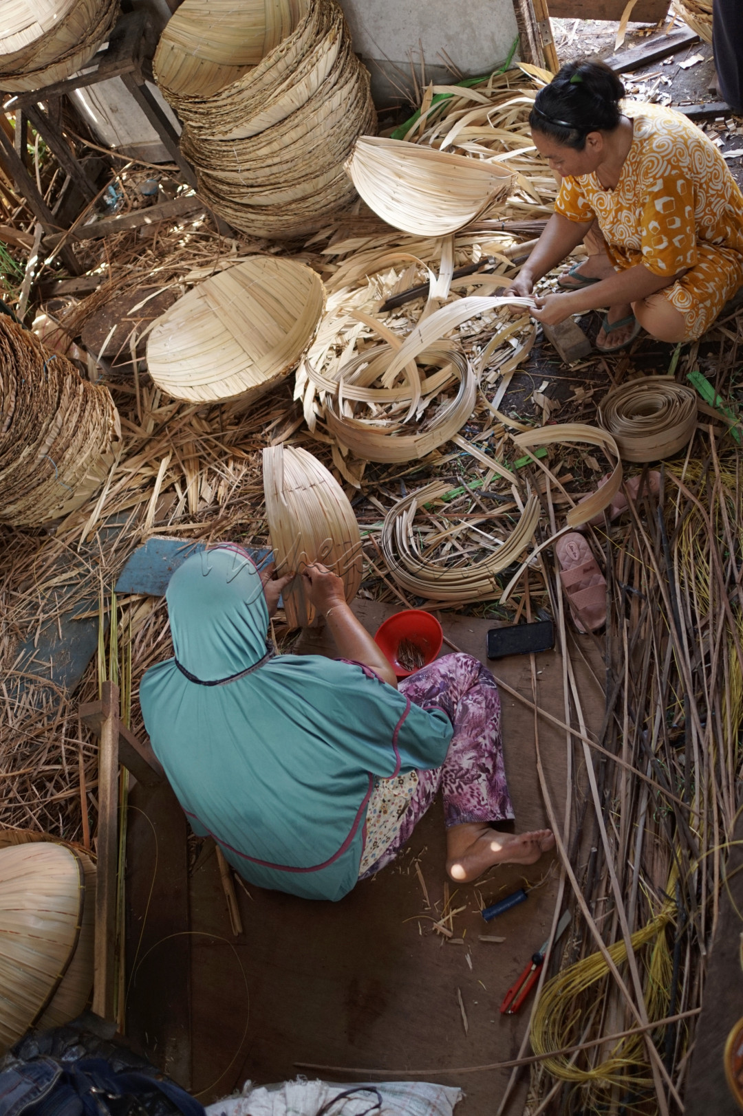Dengan mengurangi kuantitas priduksi para Pengrajin tanggui masih bertahan ditengah pandemi, 