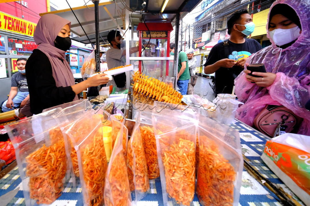 Jajanan kuliner Kentang Mustofa dan jajanan lainnya bisa ditemukan di Pasar Malam Tangerang yang berlokasi di Jalan Kisamaun<br />
dibuka pada jam 5 sore hari dan kita bisa menikmati berbagai macam kuliner traditional maupun yang dari negara lain ada di jual di pasar malam ini. 
