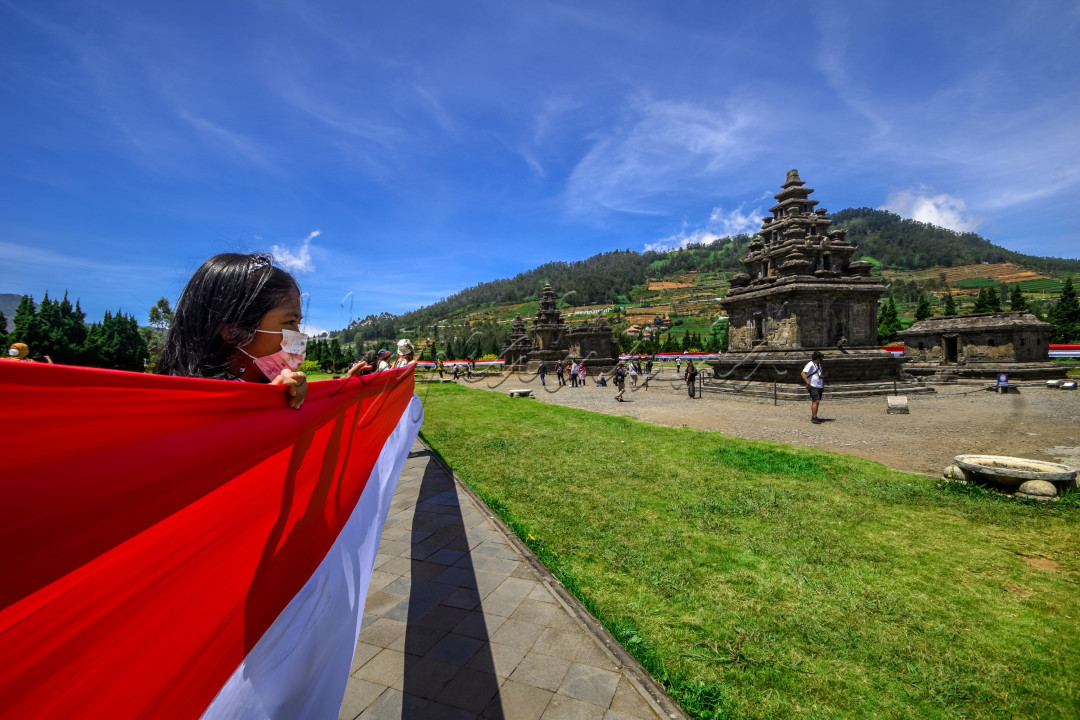 Bendera merah putih sepanjang 1000 meter di bentangkan mengelilingi tempat Wisata Kompleks Candi Arjuna Dieng. Kegiatan ini dalam rangka memeringati hari Kesaktian Pancasila dan sebagai ajang promosi Wisata di Kawasan Kompleks candi Arjuna. Wisatawan yang datang sangat antusias mengikuti dan meyaksikan kegiatan tersebut, sebagi wujud cinta tanah air dan warisan budaya bangsa.