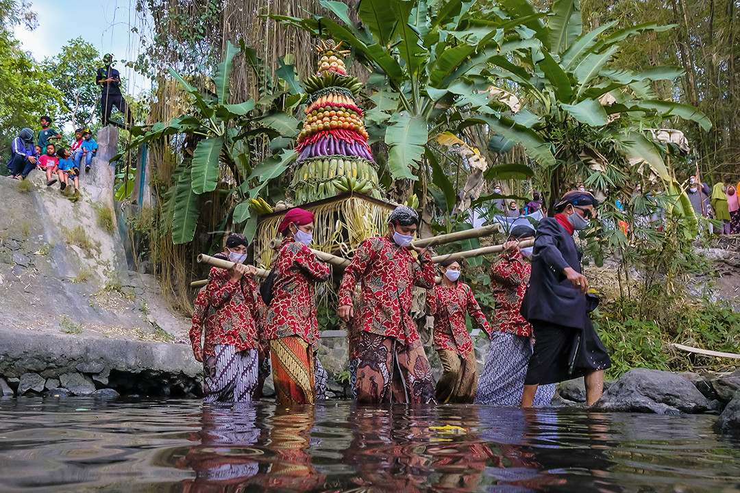 Tradisi Merti Kali merupakan cara masyarakat Jawa khususnya warga Kampung Pucanganom dan Sempu, Wedomartani, Ngemplak, Sleman, Yogyakarta untuk mensyukuri anugerah Tuhan YME berupa air sungai yang terus mengalir sepanjang tahun. Selain itu, dengan diadakannya tradisi ini mengajarkan kepada generasi muda lebih sadar akan pentingnya pelestarian lingkungan sekitar. 