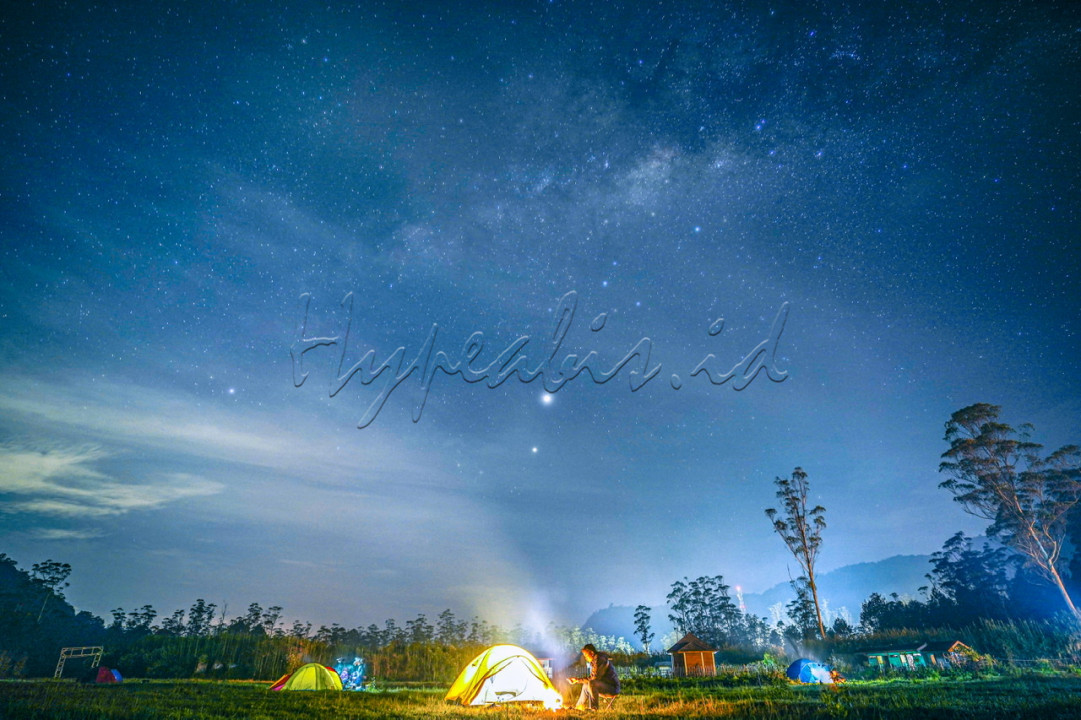 Ranca upas yang terletak di Ciwidey, Kabupaten Bandung menjadi salah satu contoh pemanfaatan hutan untuk kepentingan pariwisata yang sudah kita kenal sejak lama. Dengan panorama alam yang cukup unik, Ranca Upas bisa menjadi opsi tujuan pariwisata ketika sedang berkunjung ke Bandung. Selain bisa digunakan sebagai tempat berkemah yang nyaman, disini pun ada juga penangkaran rusa yang bisa jadi tempat edukasi untuk anak-anak.