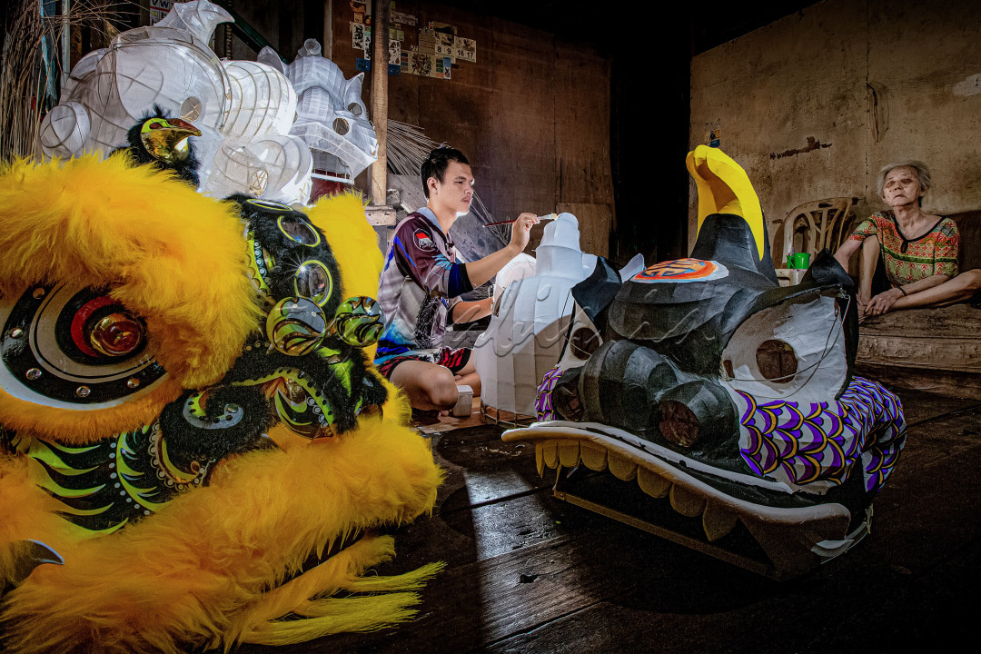 Dengan bangga melestarikan budaya Tari Barongsai Etnis Tionghoa Kalimantan Barat<br />
Tari Barongsai kerap kali tampil di acara festival di Kalimantan Barat seperti Festival Cap Go Meh dan Ulang Tahun Kota Pontianak dan festival lainnya di Kalimantan Barat