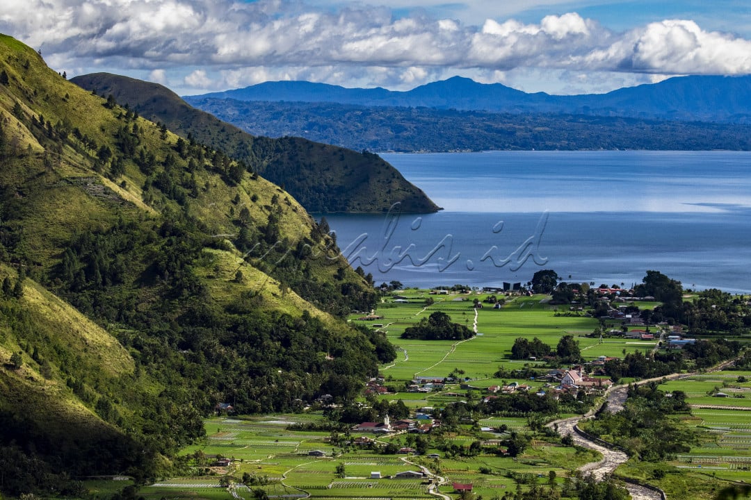 Lembah Bakkara salah satu spot wajib apabila ingin berkunjung dan berwisata di danau toba melalui akses kabupaten Humbang hasundutan