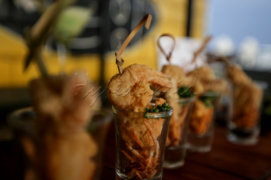 Prawn Crispy Mayo merupakan fusion food kolaborasi dengan Sapapua Sagu serta Edashi Edamame. Invoasi dilakukan dengan mengolah sagu menjadi berbagai kreasi menu fusion food.