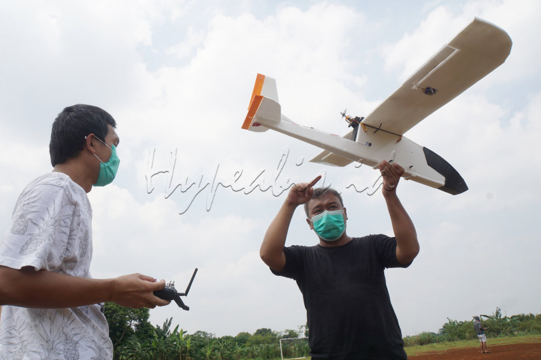 Mereka menerbangkan pesawat aeromodelling bersama sekaligus menjadi ajang kopi darat. Adapun komunitas aeromodelling tersebut telah berdiri pada tahun 2012.