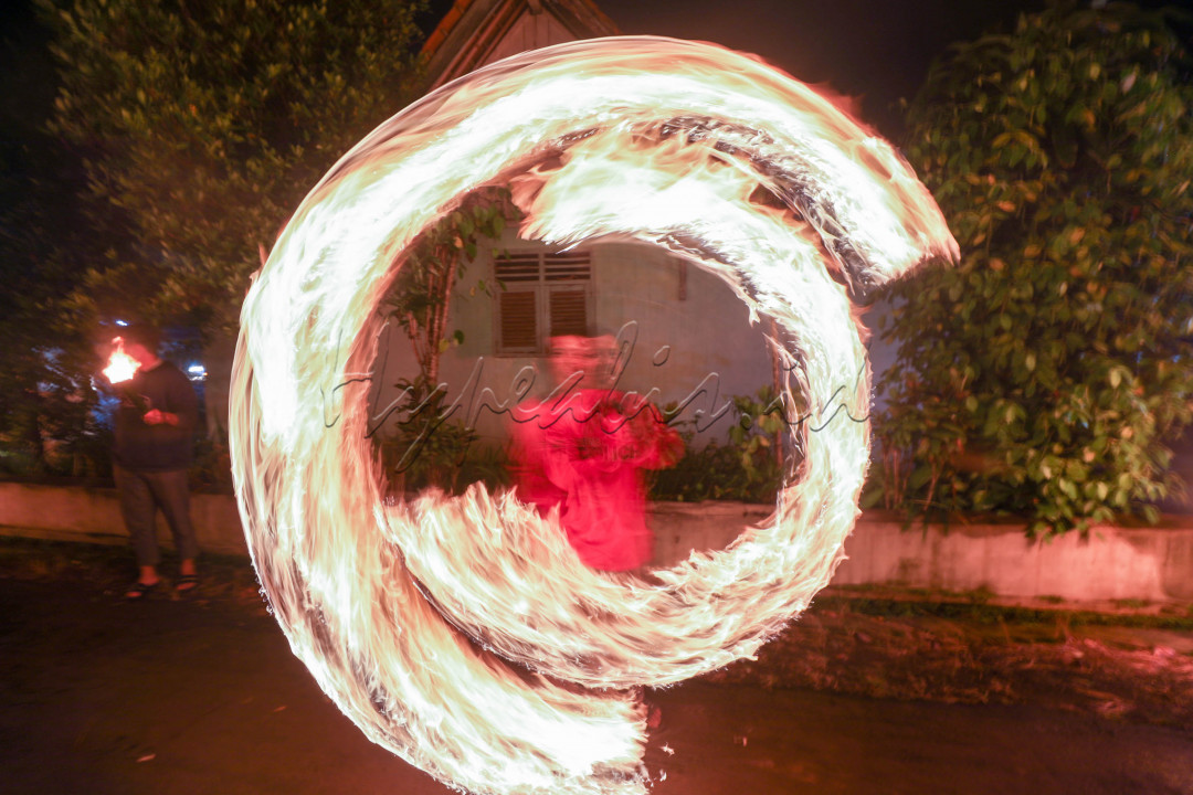 Warga Cilongok, Banyumas, Jawa Tengah menggelar pawai abit-abitan atau api keliling desa.
<div> </div>