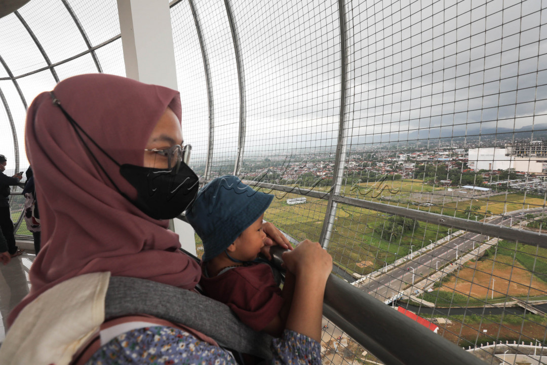 Menara ini dibangun menggunakan dana PEN. Terdapat empat lantai yang mampu menampung 50-70 orang per lantainya. 