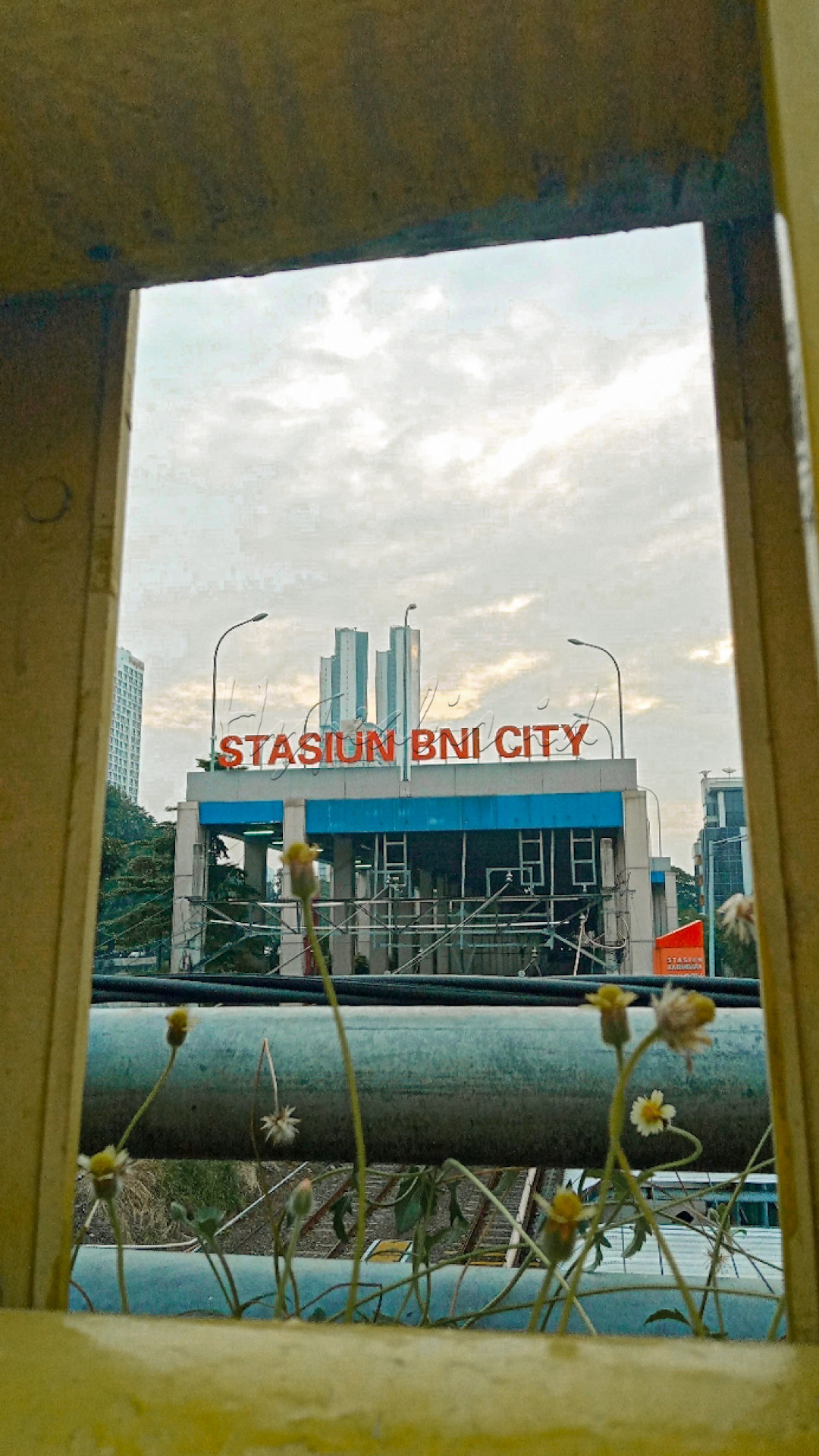 Stasiun BNI City adalah stasiun yang berada dalam pengelolaan KAI Bandara dan hanya melayani pemberhentian KRL ARS Bandara Soekarno-Hatta. Stasiun BNI City dulu bernama Stasiun Sudirman Baru karena letaknya di pinggir jalan Sudirman dan berseberangan dengan Stasiun Sudirman yang hanya melayani rute Commuter Line. 