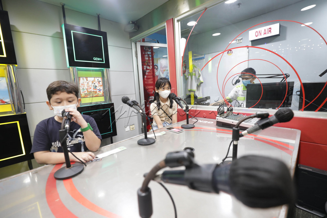 Kemudian tersedia pula studio televisi, studio animator, radio hingga studio dimana anak-anak juga bisa belajar akting dan langsung pentas. Selain itu, di sana juga tersedia profesi lain seperti bankir sampai pegawai pajak. 