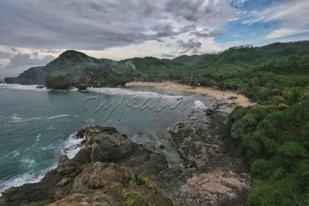 Pantai Siung adalah objek wisata pantai yang terletak di Dusun Duwet, Kelurahan Purwodadi, Kecamatan Tepus, Kabupaten Gunungkidul, provinsi Daerah Istimewa Yogyakarta. <!--/data/user/0/com.samsung.android.app.notes/files/clipdata/clipdata_bodytext_220723_175600_547.sdocx-->