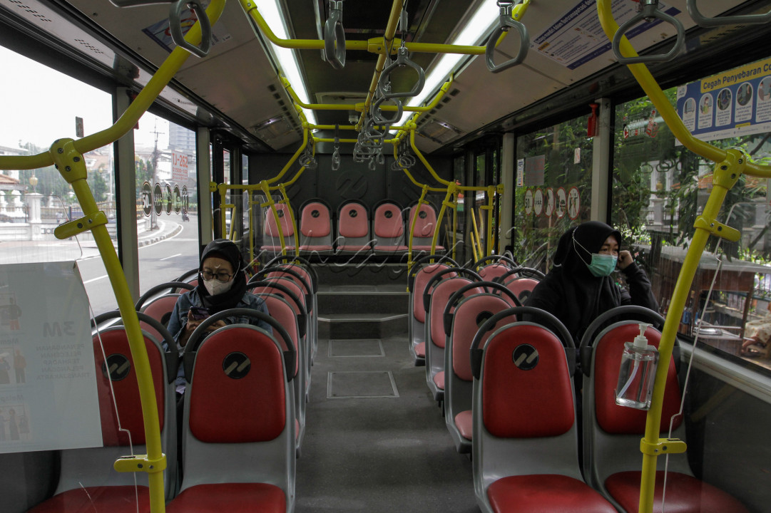 Saat ini bus tersebut beroperasi mulai pukul 05.00-22.00 WIB melayani Koridor 3 rute Pasar Baru-Kalideres.