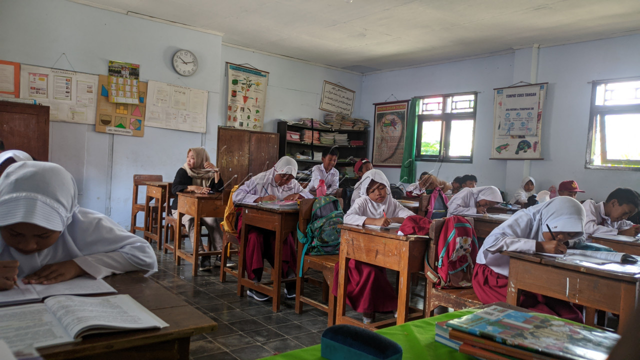 Indonesia adalah warisan dari leluhur kita yang telah memperjuangkan kemerdekaan namun kita sebagai generasi penerus perlu merawat warisan ini. 