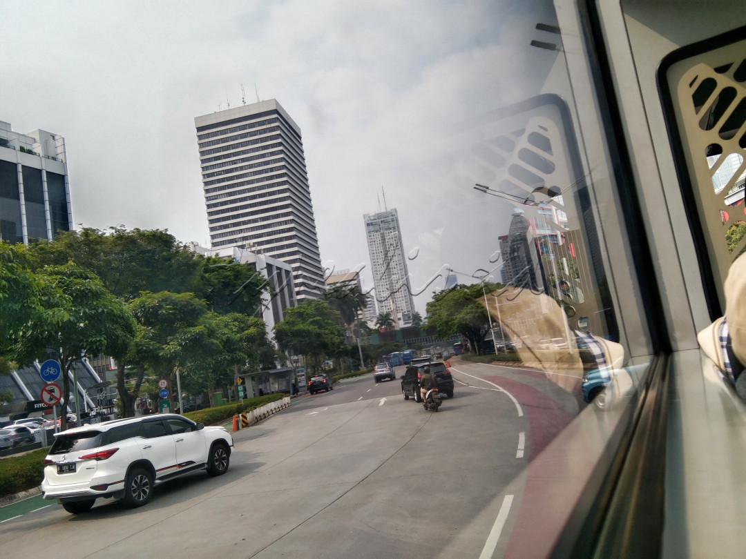 Majunya perkembangan transportasi, mampu memudahkan akses masyarakat ke penjuru kota. Salah satunya moda transportasi Transjakarta yang melayani masyarakat hilir mudik di kawasan Jakarta dan sekitarnya. Jakarta, Rabu (27/07/22).