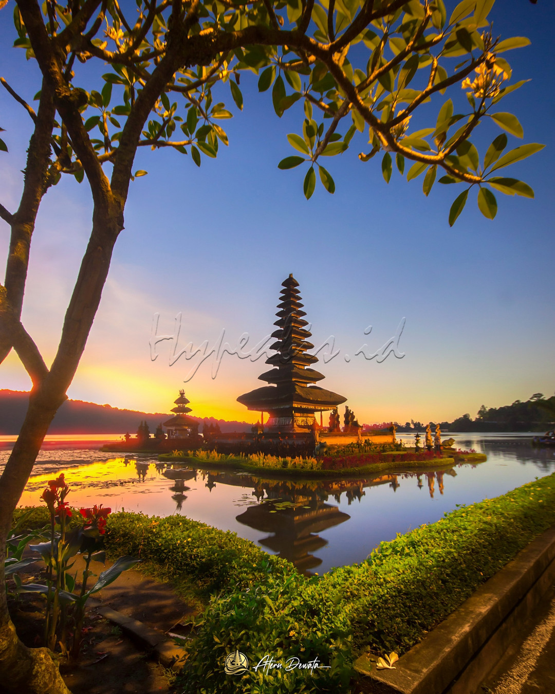 One of the best tourist attraction in Bali, Indonesia. <br />
The temple lacated on the lake of Bratan, so it's look like a flying temple on the lake. <br />
Te get here, you need to go by vehicle and take about 2 hours from Denpasar Air Port. 